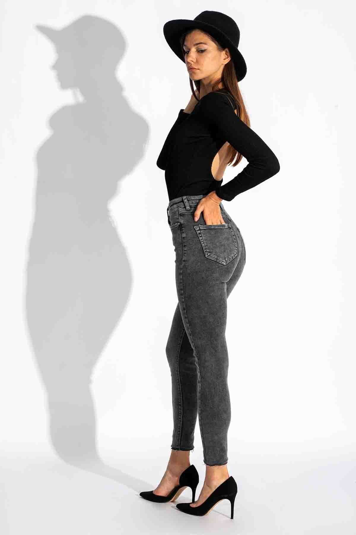 خرید اسان شلوار جین زنانه زیبا برند nisantasishop رنگ نقره ای کد ty54802957